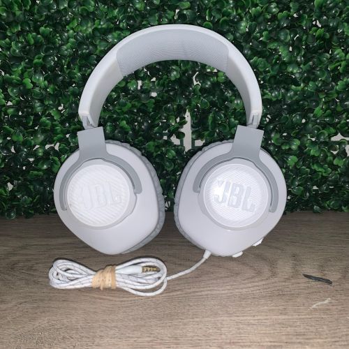 Audífonos de Cable Para Juegos JBL Quantum 200 Blancos, Sin Empaque, Rastro de Uso Ver Fotos, Falta Micrófono y Cable Auxiliar, 99999900340230, 8.3