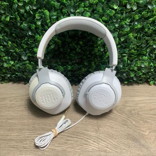 Audífonos de Cable Para Juegos JBL Quantum 200 Blancos, Sin Empaque, Rastro de Uso Ver Fotos, Falta Micrófono y Cable Auxiliar, 99999900340229, 8.3