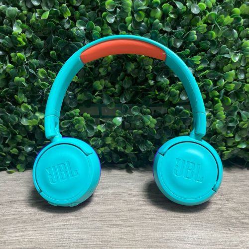 Audífonos Inalámbricos Bluetooth JBL JR 300BT #1, Sin Empaque, Rastro de Uso Ver Fotos, Cable de Carga No Original, 99999900340225, 8.3