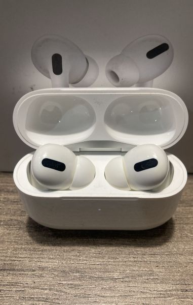 AirPods Apple Pro A2190; Rastros de Uso mínimos; Caja Dañada;  99999900294904; vt